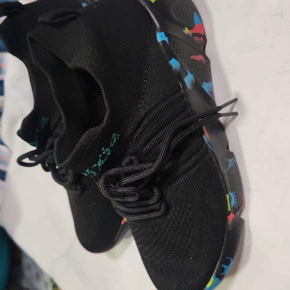 Stylish Black Women's Sneakers - Picture 3 of 4